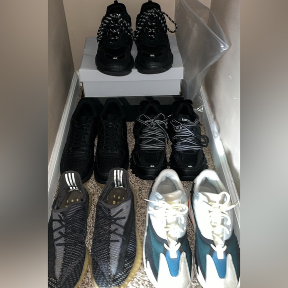 Balenciaga triple s, Track, yeezy 350 carbon, 700 waverunners, air force one blk - Picture 1 of 5
